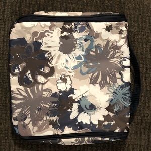 Thirty one hanging travelers case